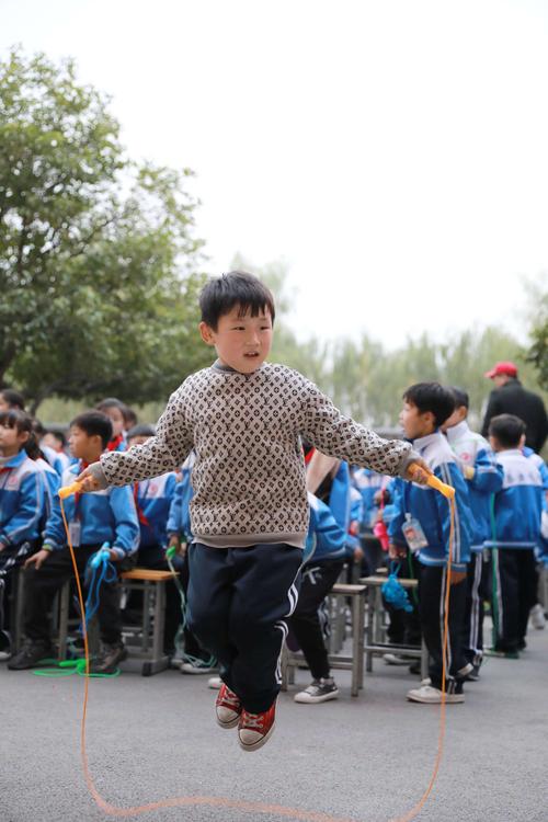 中国小学生跳绳vs日本人