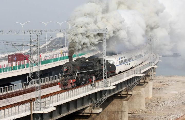中国高铁vs中国绿皮火车